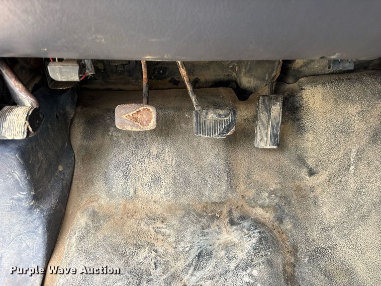 image for item DJ9661 2000 Ford F450 Super Duty  utility / service truck