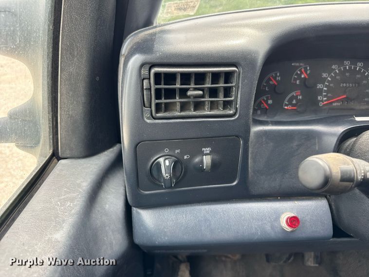 image for item DJ9661 2000 Ford F450 Super Duty  utility / service truck