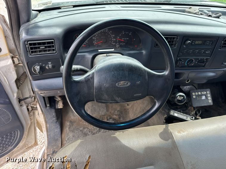 image for item DJ9661 2000 Ford F450 Super Duty  utility / service truck