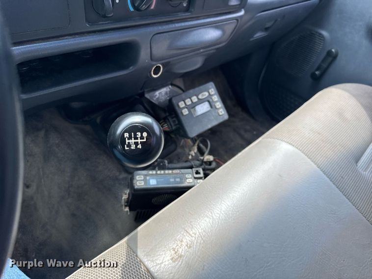 image for item DJ9661 2000 Ford F450 Super Duty  utility / service truck