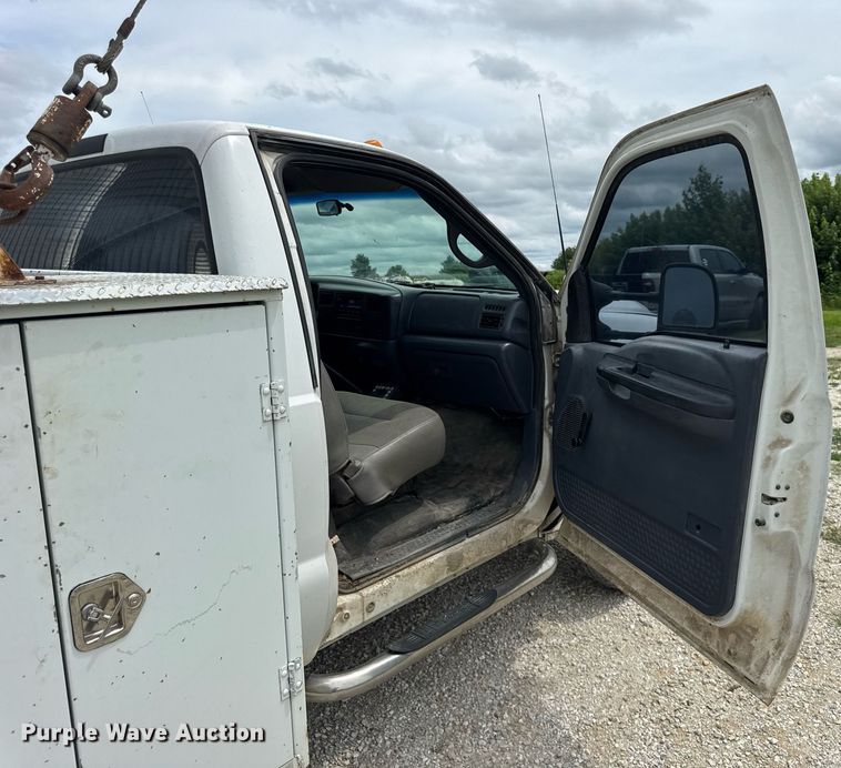 image for item DJ9661 2000 Ford F450 Super Duty  utility / service truck