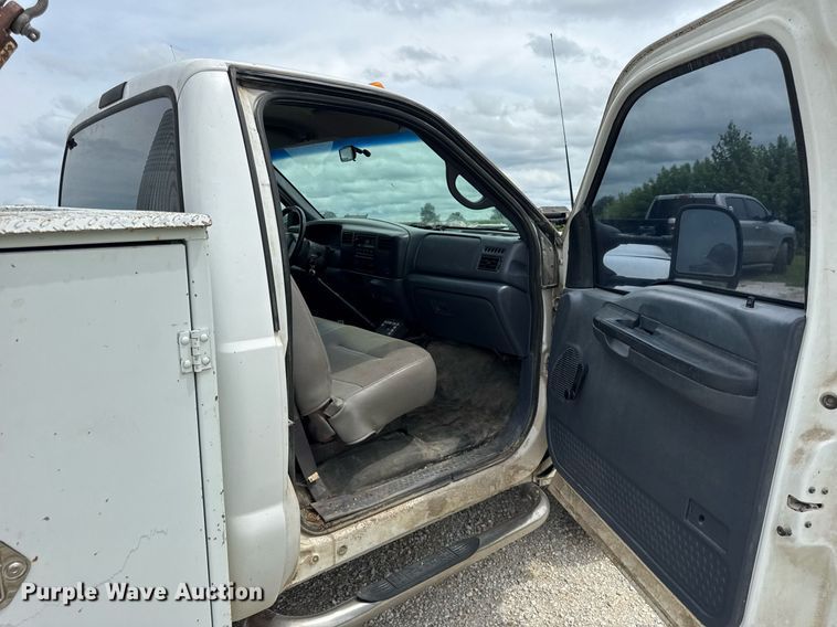 image for item DJ9661 2000 Ford F450 Super Duty  utility / service truck