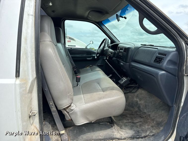 image for item DJ9661 2000 Ford F450 Super Duty  utility / service truck