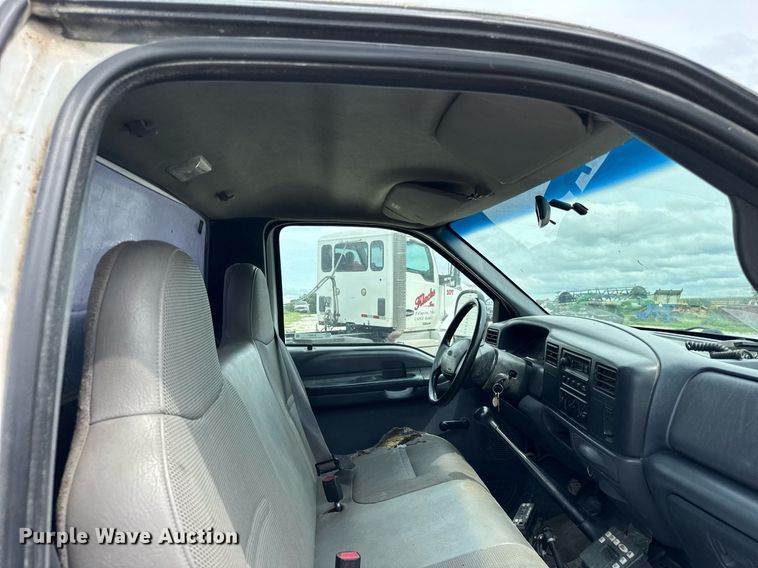 image for item DJ9661 2000 Ford F450 Super Duty  utility / service truck