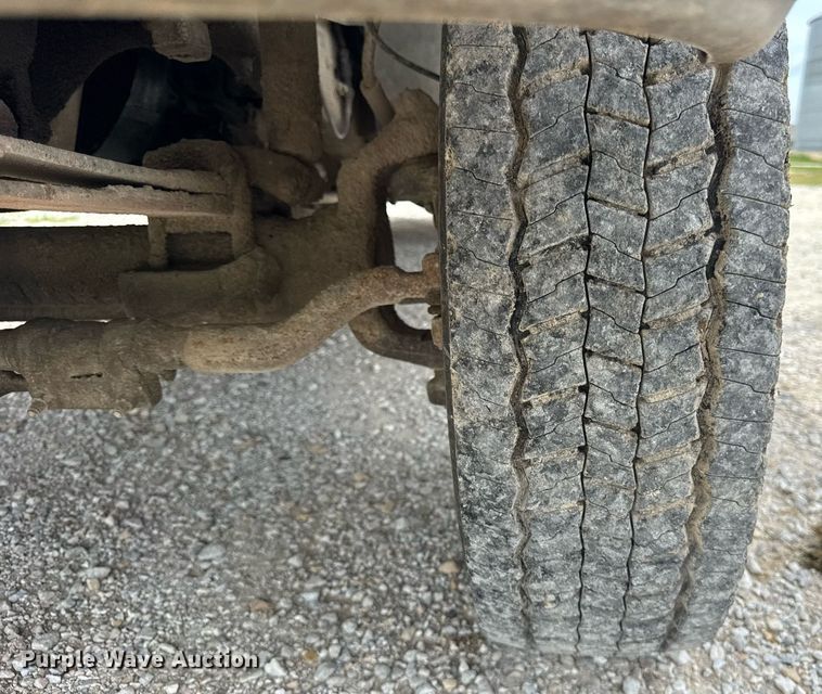 image for item DJ9661 2000 Ford F450 Super Duty  utility / service truck