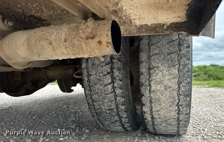 image for item DJ9661 2000 Ford F450 Super Duty  utility / service truck