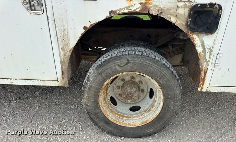 image for item DJ9661 2000 Ford F450 Super Duty  utility / service truck