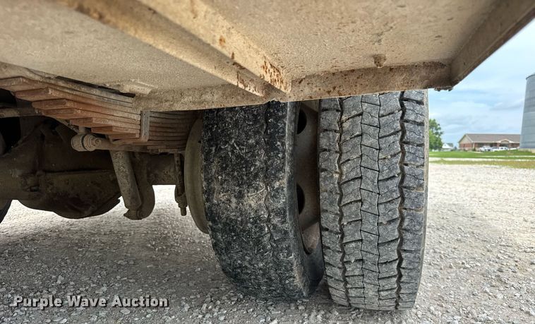 image for item DJ9661 2000 Ford F450 Super Duty  utility / service truck