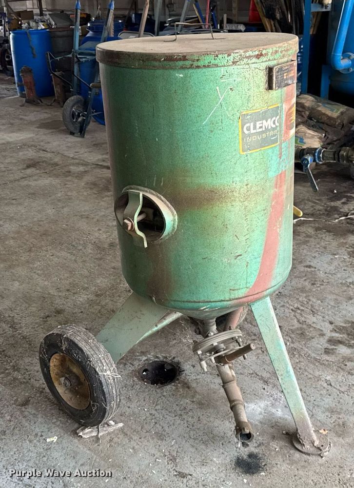 image for item DJ9671 Clemco SCWB-2452 blasting pot