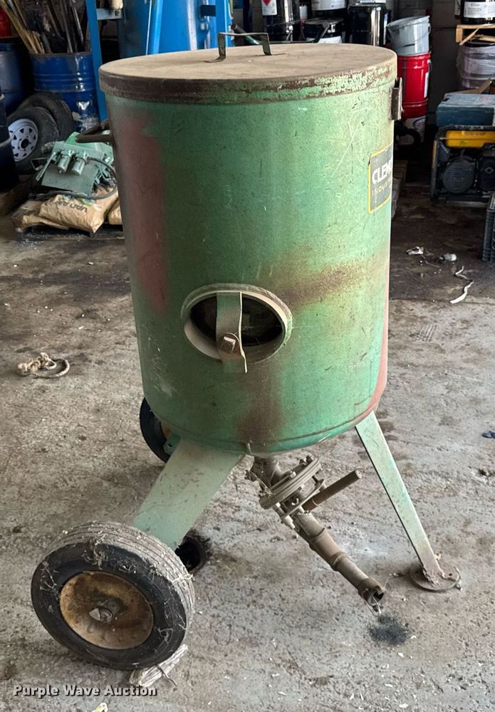 image for item DJ9671 Clemco SCWB-2452 blasting pot