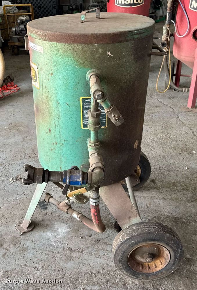 image for item DJ9671 Clemco SCWB-2452 blasting pot