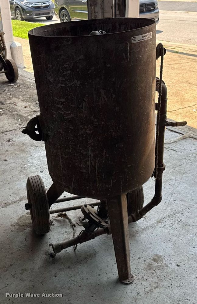 image for item DJ9672 1969 Saracco blasting pot