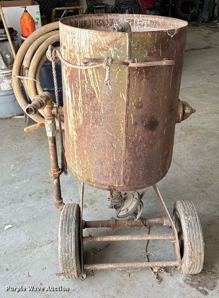 image for item DJ9672 1969 Saracco blasting pot