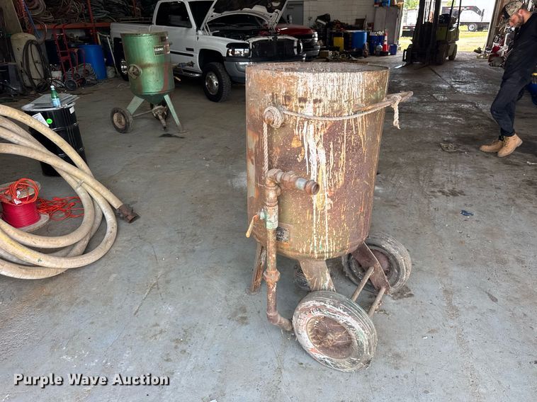 image for item DJ9672 1969 Saracco blasting pot