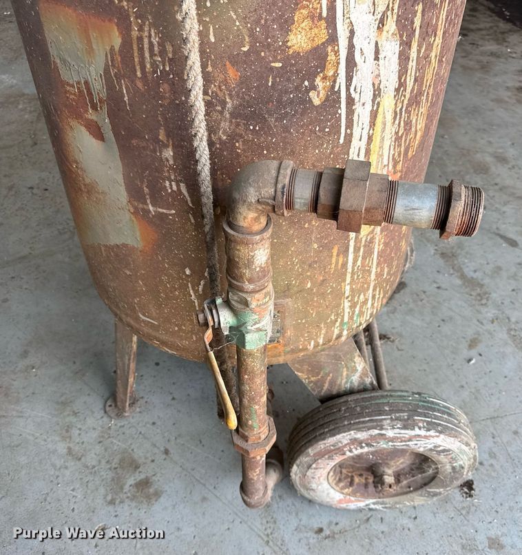 image for item DJ9672 1969 Saracco blasting pot