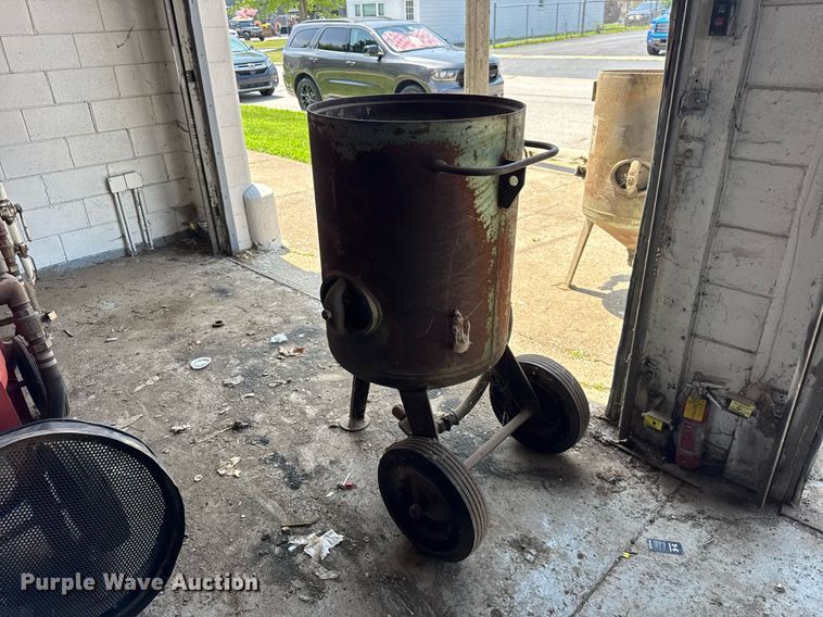 image for item DJ9673 1986 blasting pot