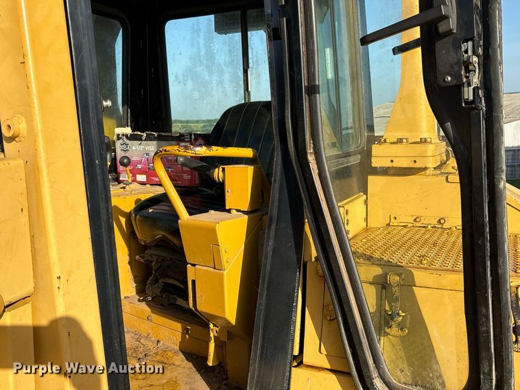 image for item DM1954 1987 Caterpillar D8N dozer