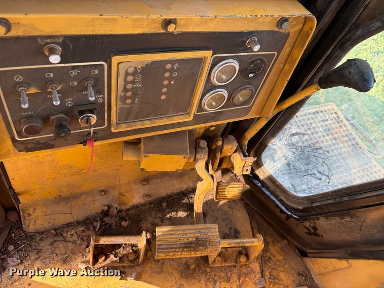 image for item DM1954 1987 Caterpillar D8N dozer