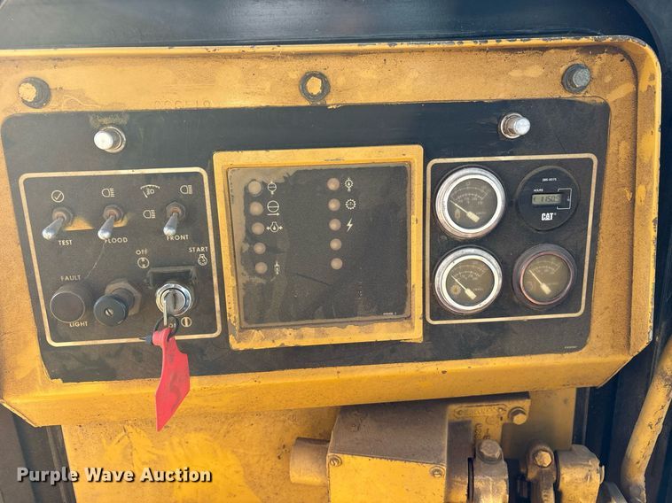 image for item DM1954 1987 Caterpillar D8N dozer