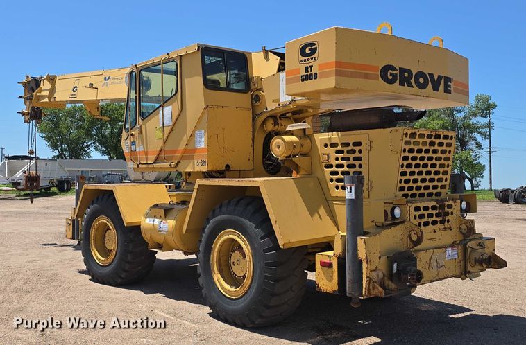 image for item DR3873 1991 Grove RT 528C crane