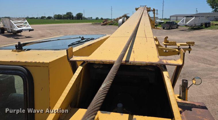 image for item DR3873 1991 Grove RT 528C crane