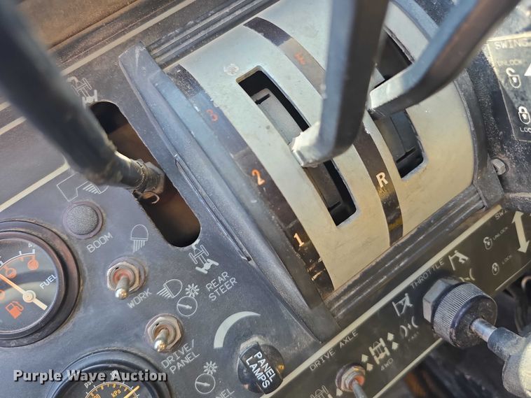 image for item DR3873 1991 Grove RT 528C crane