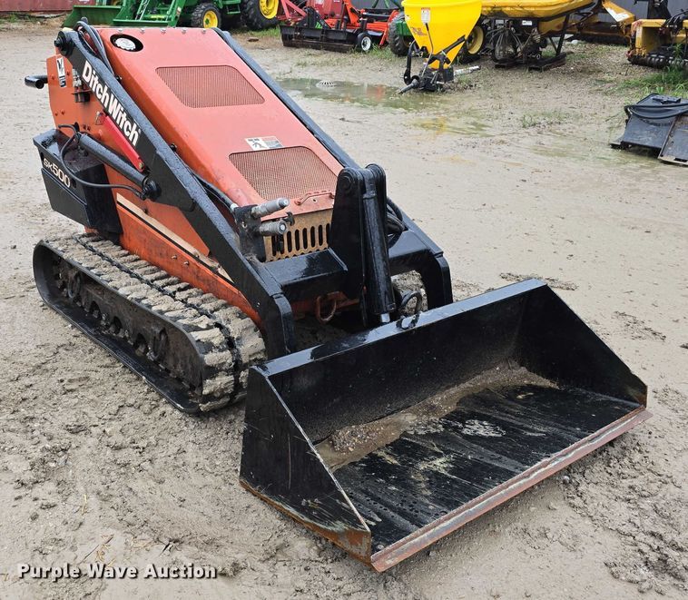 image for item DR3877 2005 Ditch Witch SK500 compact utility loader