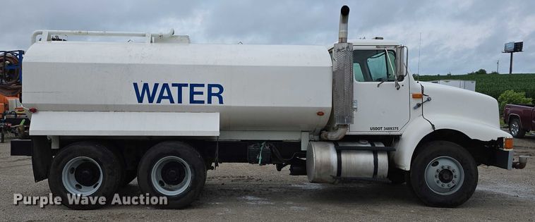 image for item DR3878 1997 International 8200 tank truck