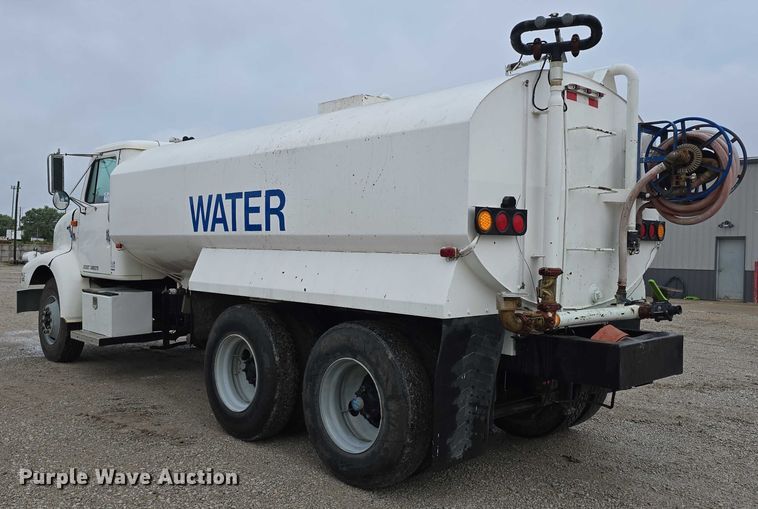 image for item DR3878 1997 International 8200 tank truck