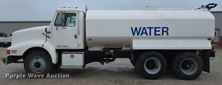 image for item DR3878 1997 International 8200 tank truck