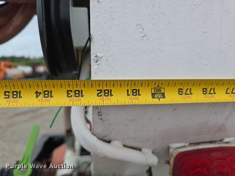 image for item DR3878 1997 International 8200 tank truck