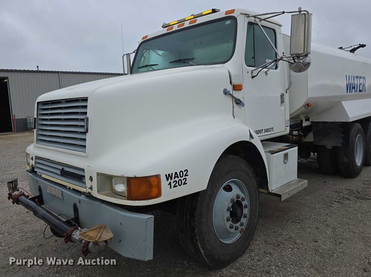 image for item DR3878 1997 International 8200 tank truck