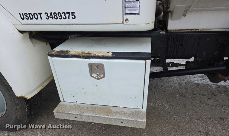 image for item DR3878 1997 International 8200 tank truck