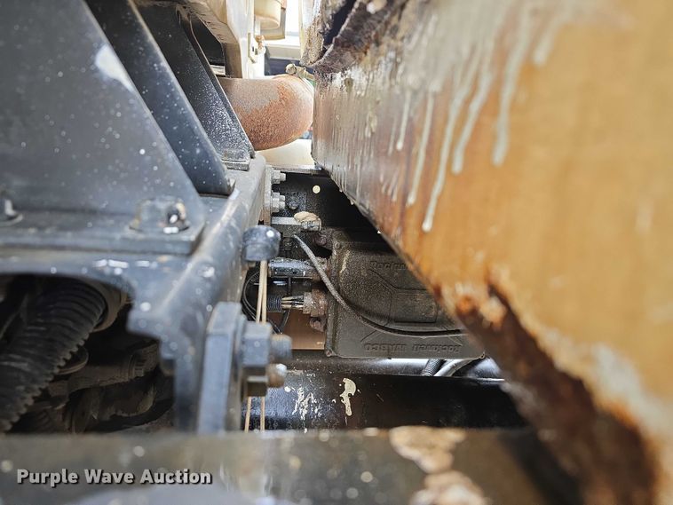 image for item DR3878 1997 International 8200 tank truck