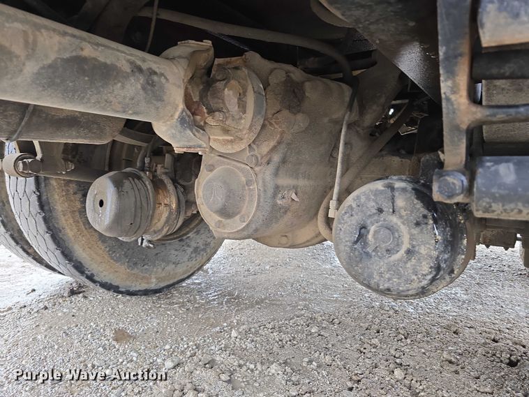 image for item DR3878 1997 International 8200 tank truck