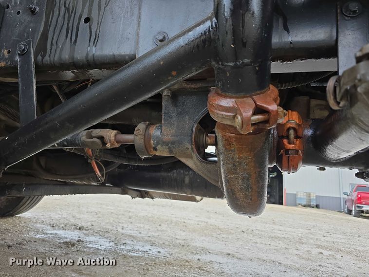 image for item DR3878 1997 International 8200 tank truck