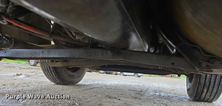 image for item DR3878 1997 International 8200 tank truck