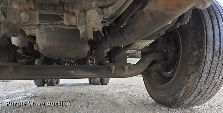 image for item DR3878 1997 International 8200 tank truck