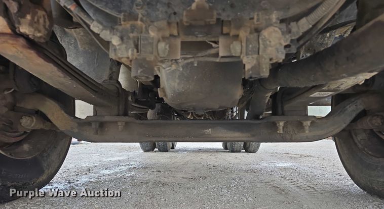 image for item DR3878 1997 International 8200 tank truck