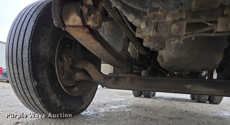 image for item DR3878 1997 International 8200 tank truck