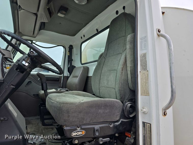 image for item DR3878 1997 International 8200 tank truck