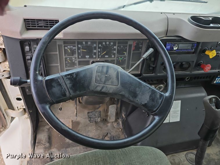 image for item DR3878 1997 International 8200 tank truck