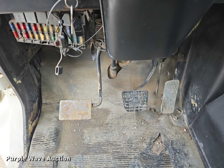 image for item DR3878 1997 International 8200 tank truck