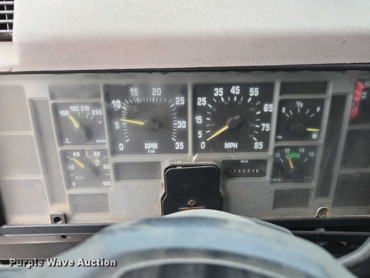 image for item DR3878 1997 International 8200 tank truck