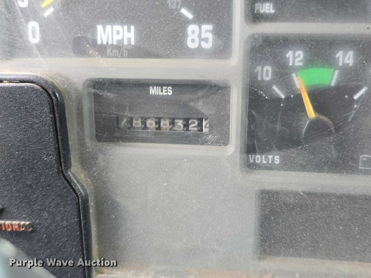 image for item DR3878 1997 International 8200 tank truck