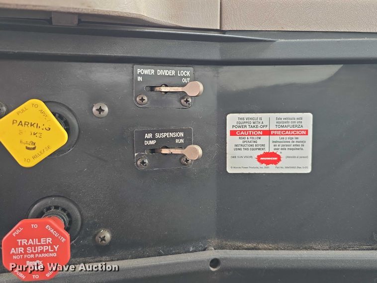 image for item DR3878 1997 International 8200 tank truck