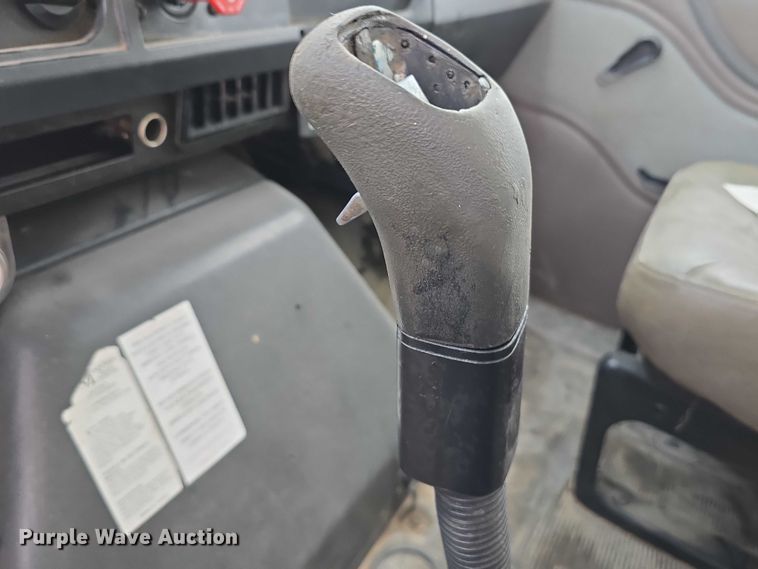 image for item DR3878 1997 International 8200 tank truck