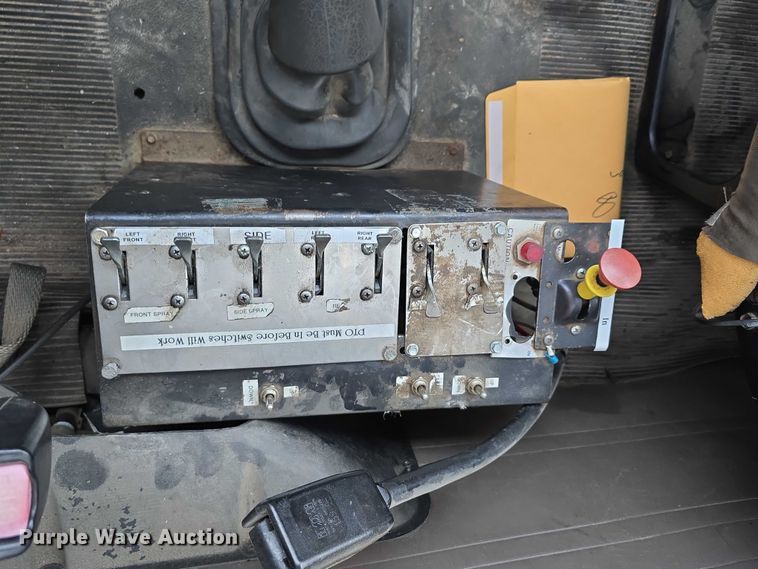 image for item DR3878 1997 International 8200 tank truck