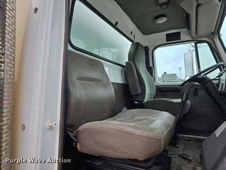 image for item DR3878 1997 International 8200 tank truck