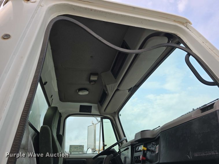 image for item DR3878 1997 International 8200 tank truck